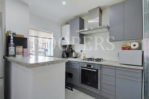 4 bedroom flat for sale, North Circular Road, London, NW2