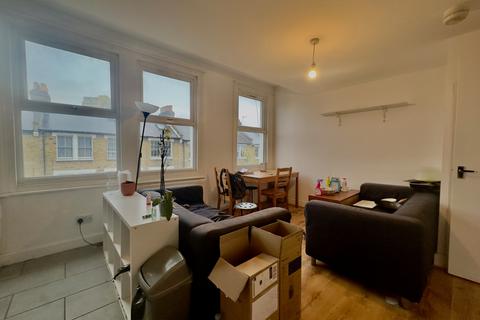 3 bedroom flat to rent, Landor Road, SW9