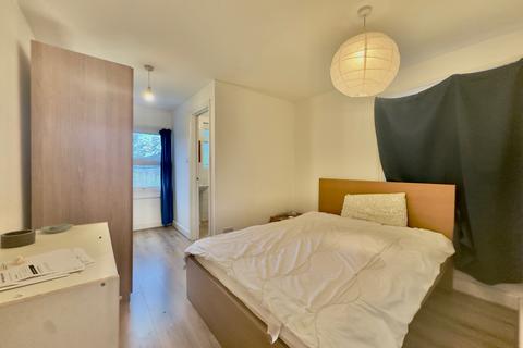 3 bedroom flat to rent, Landor Road, SW9