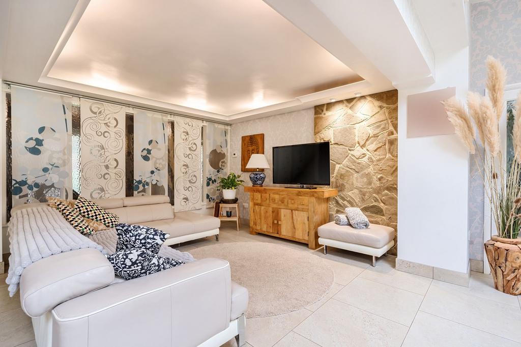 Living/Kitchen Room
