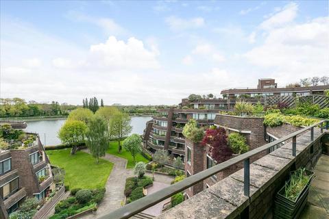 3 bedroom flat for sale, Alder Lodge, Stevenage Road, Fulham, London, SW6