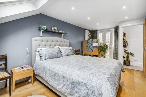 3 bedroom maisonette to rent, Disraeli Road, London