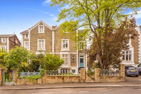 17c Park Road, Richmond, TW10 6NS