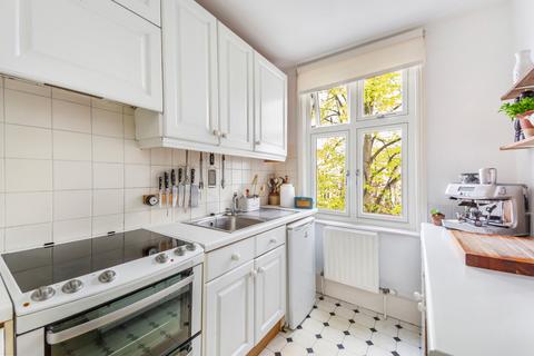 17c Park Road, Richmond, TW10 6NS