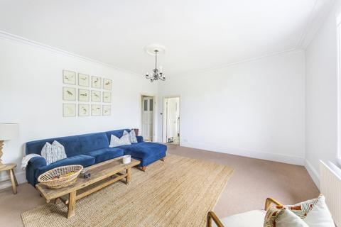 17c Park Road, Richmond, TW10 6NS