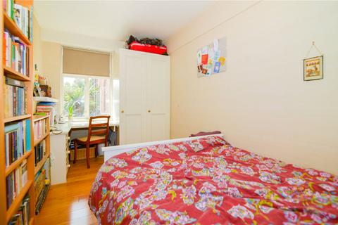 16, Beverley Court Wellesley Road, London, W4 4LQ