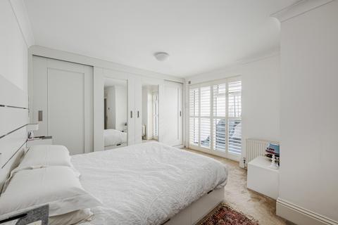 3 bedroom flat for sale, Fauconberg Road, London