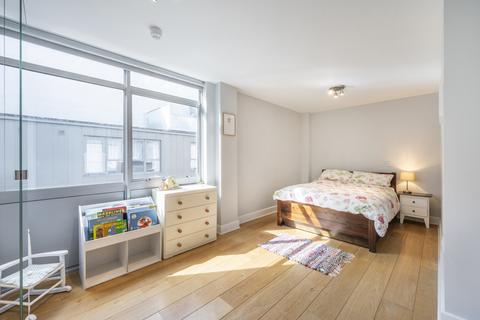2 bedroom flat for sale, Glenrose Court, 217 Long Lane, London