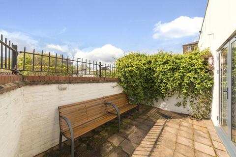 2 bedroom flat for sale, St. Pauls Crescent, London