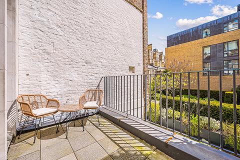 2 bedroom flat to rent, Halkin Street, London