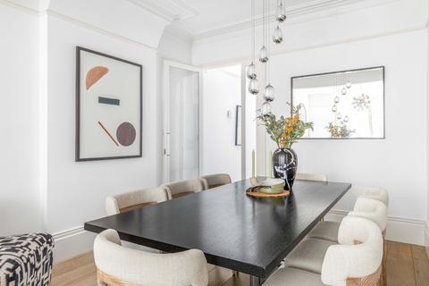 10 Alfriston Road, London, SW11 6NN