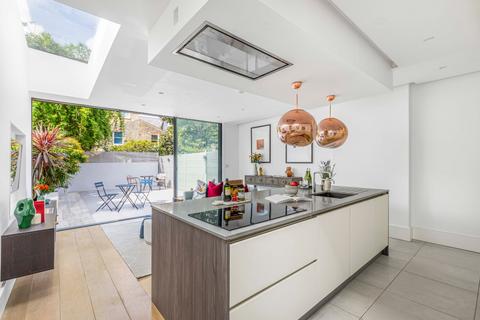 10 Alfriston Road, London, SW11 6NN