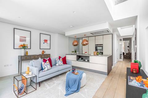 10 Alfriston Road, London, SW11 6NN