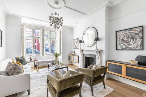 10 Alfriston Road, London, SW11 6NN