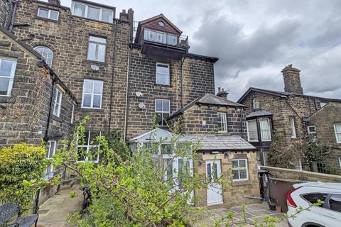 2 bedroom flat for sale, Crossbeck Road, Ilkley, West Yorkshire, LS29