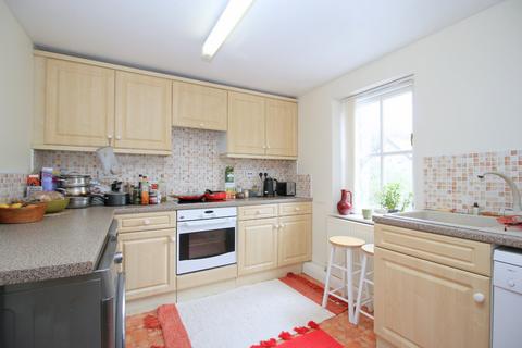 2 bedroom flat for sale, Crossbeck Road, Ilkley, West Yorkshire, LS29