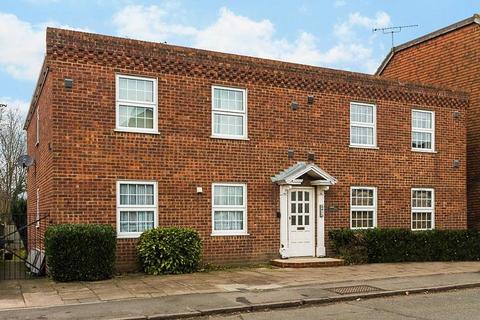 2 bedroom apartment for sale, High Street, Wraysbury, Berkshire, TW19