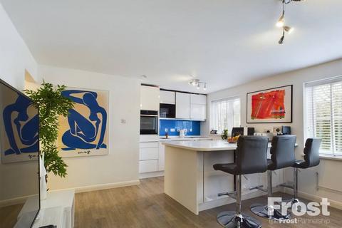 4, Regency Court High Street, Wraysbury, Staines-upon-thames, TW19 5DF