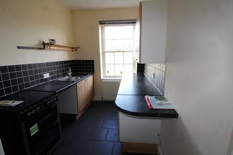 2 bedroom flat to rent, Albion Terrace, Exmouth EX8