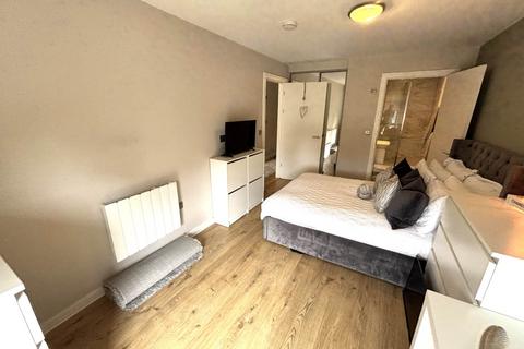 2 bedroom apartment for sale, Quay Central, Liverpool L3