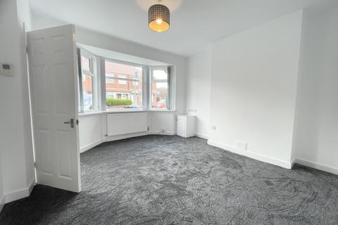 3 bedroom semi-detached house to rent, Crossland Road, Droylsden, Manchester, M43
