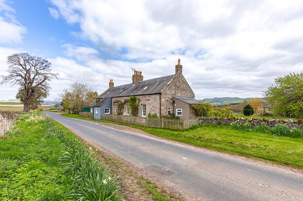 The Whinney, Cessford Road, Nr Morebattle, Kelso TD5 8EF 4 bed detached