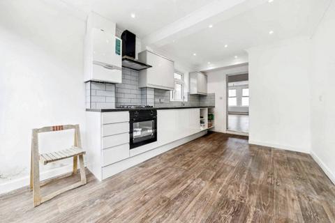 5 bedroom terraced house to rent, Coldershaw Road, London W13