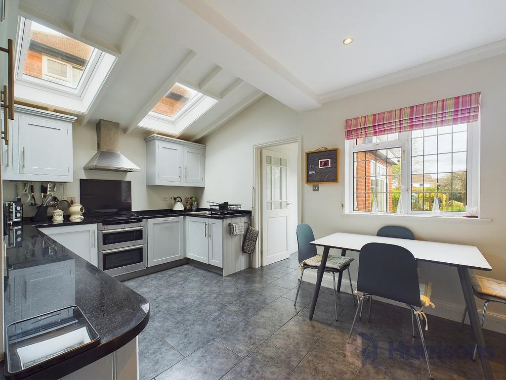 Bell Road, Sittingbourne, Kent, ME10 3 bed semidetached house for sale