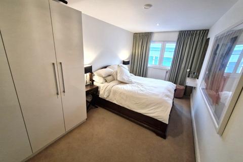 2 bedroom flat to rent, 4 Holman Road, London, SW11