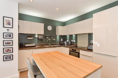 Flat 13, 14 Collendale Road, London, E17 6TB