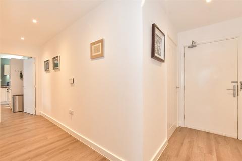 Flat 13, 14 Collendale Road, London, E17 6TB