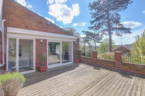 3 bedroom detached house for sale, Chestnut Hill, Linslade, LU7 2TR