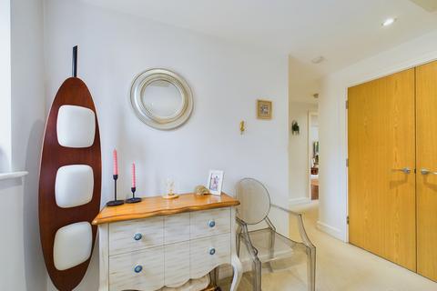 2 bedroom flat for sale, Thistle Walk, High Wycombe, Buckinghamshire