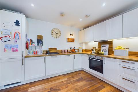 2 bedroom flat for sale, Thistle Walk, High Wycombe, Buckinghamshire