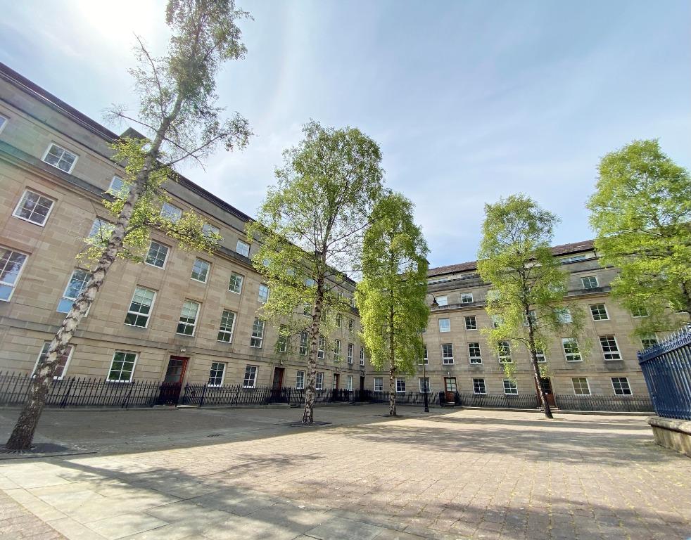 St Andrews Square, Glasgow G1 2 bed flat £1,400 pcm (£323 pw)