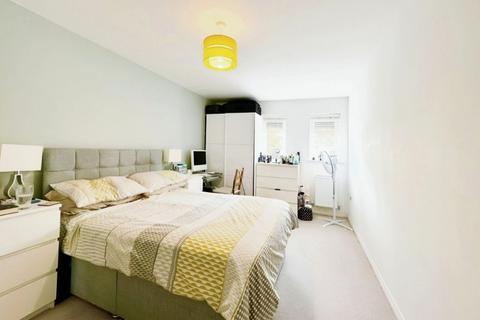 2 bedroom flat for sale, Cowleaze, Purton, Swindon, SN5 4FW