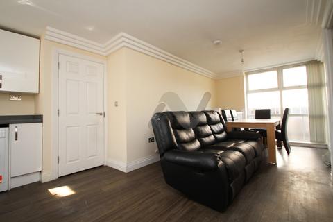 3 bedroom flat to rent, Blackstock Road, London N4