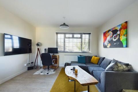 Flat 5, The Dun Horse Brighton Road, Mannings Heath, Horsham, RH13 6HZ