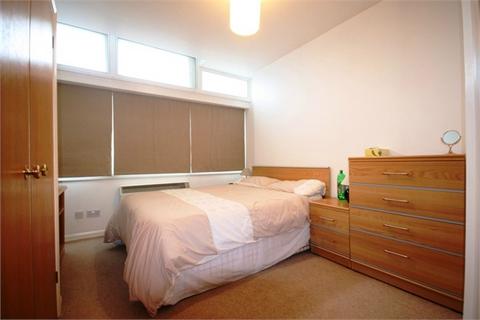 2 bedroom apartment to rent, Metro Central Heights, Elephant & Castle SE1