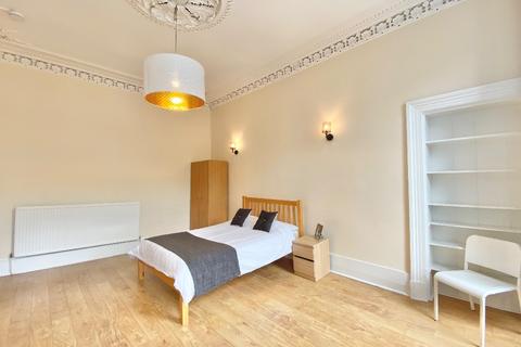 4 bedroom flat to rent, Sauchiehall Street, Glasgow G2