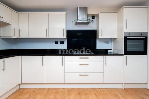 2 bedroom flat for sale, Capital House, Larkshall Road, Highams Park, E4