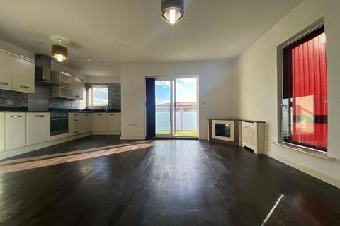 3 bedroom flat for sale, Grantham House, Taywood Road, Northolt, UB5