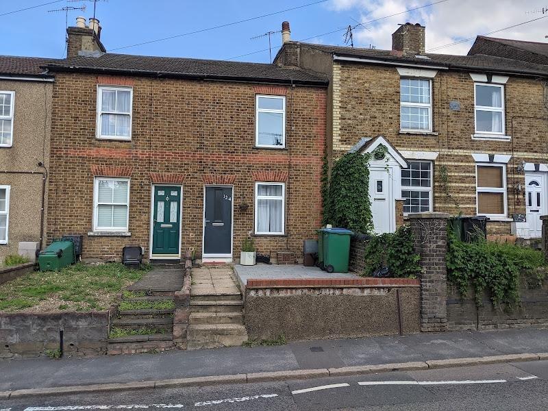 Pinner Road, Watford, Hertfordshire... 2 bed terraced house £1,650