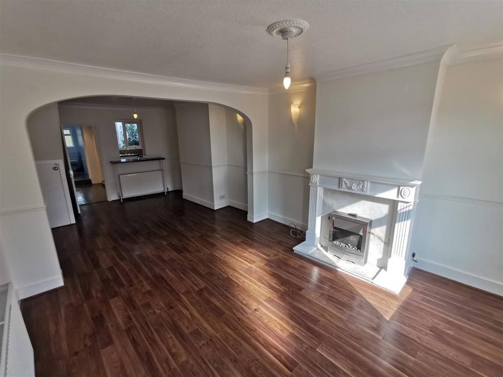 Pinner Road, Watford, Hertfordshire... 2 bed terraced house £1,650
