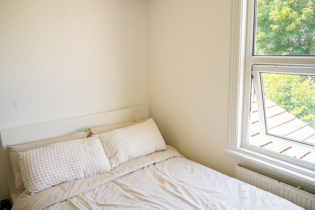21 de montfort road top floor 33
