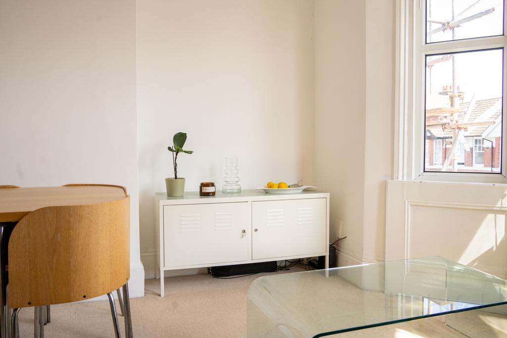 21 de montfort road top floor 1