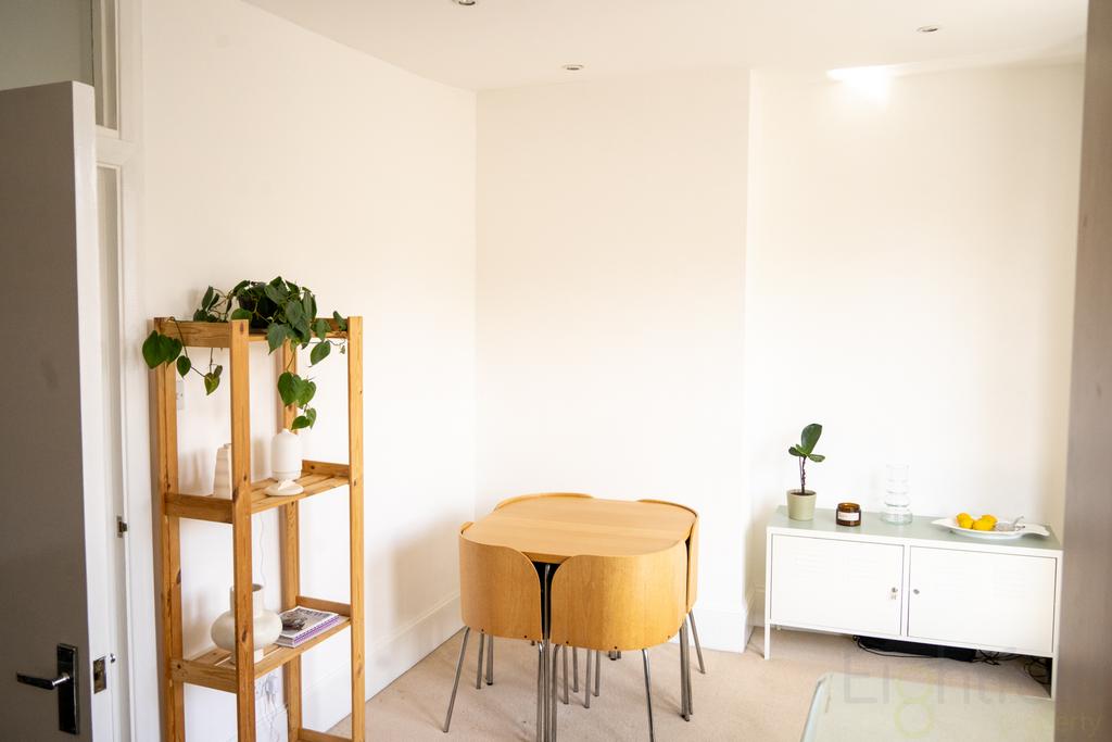 21 de montfort road top floor 3