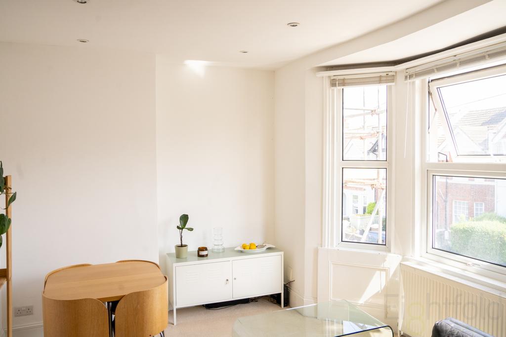 21 de montfort road top floor 4