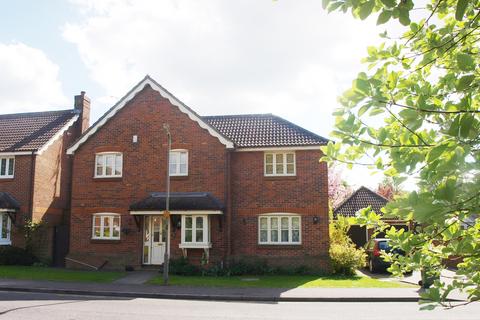 4 bedroom detached house to rent, Poplar Drive, Hutton CM13