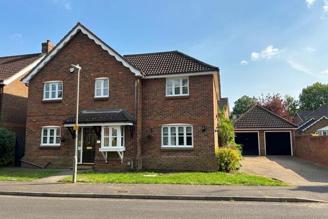 4 bedroom detached house to rent, Poplar Drive, Hutton CM13